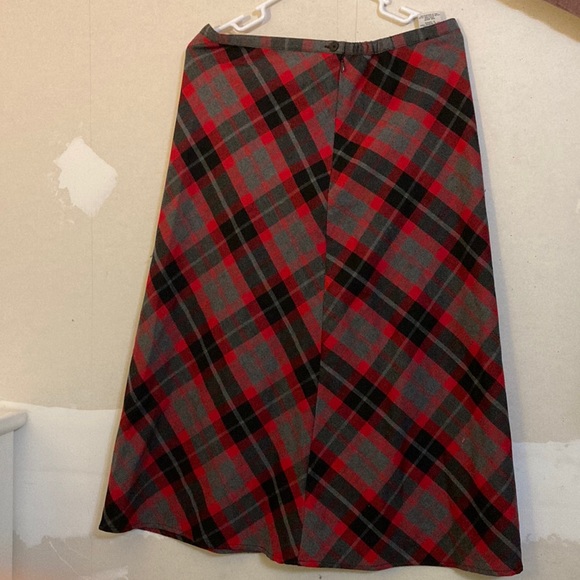 Red and black plaid skirt - Picture 1 of 3